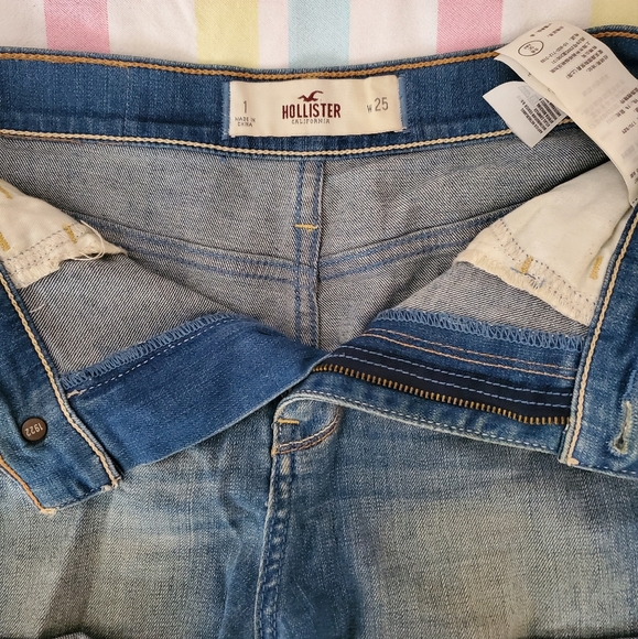 Hollister high waisted Jean shorts - Picture 2 of 3
